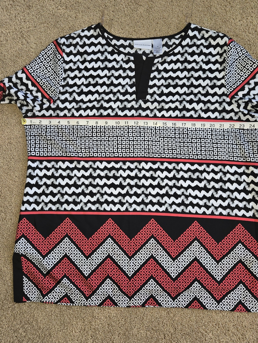 Alfred Dunner Geometric Chevron Print Blouse - Size 18 - Picture 4 of 6